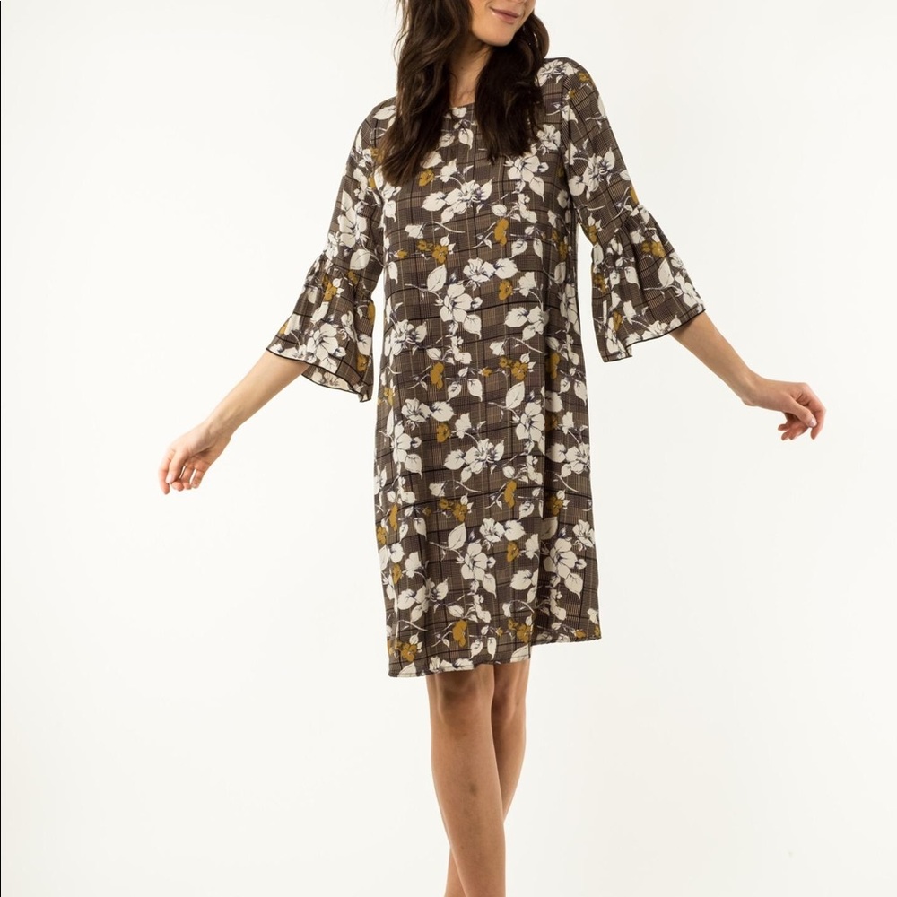 Les Amis Bell Sleeve Floral Shift Dress